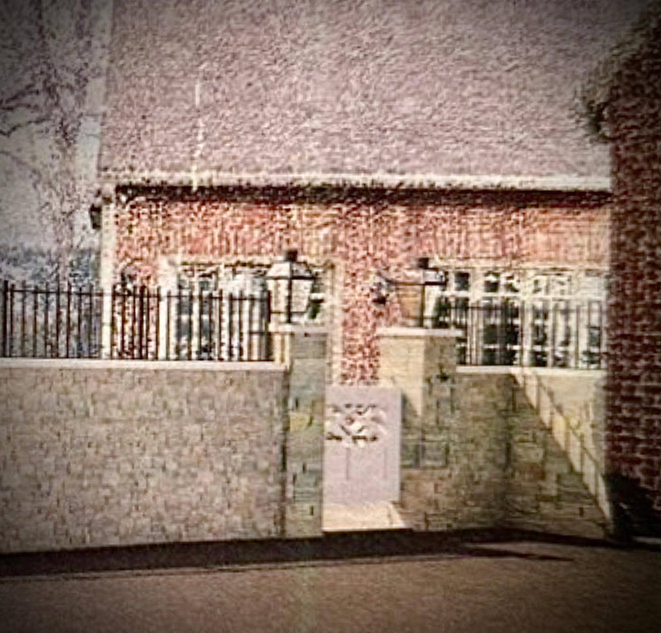 Custom Gate with 1-Inch Thick Lattice, Additional Mid-Stile ๐น