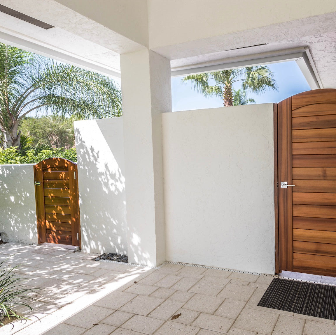 Moderna-like Wood Gate Door Package - Vertical TNG (CUR)